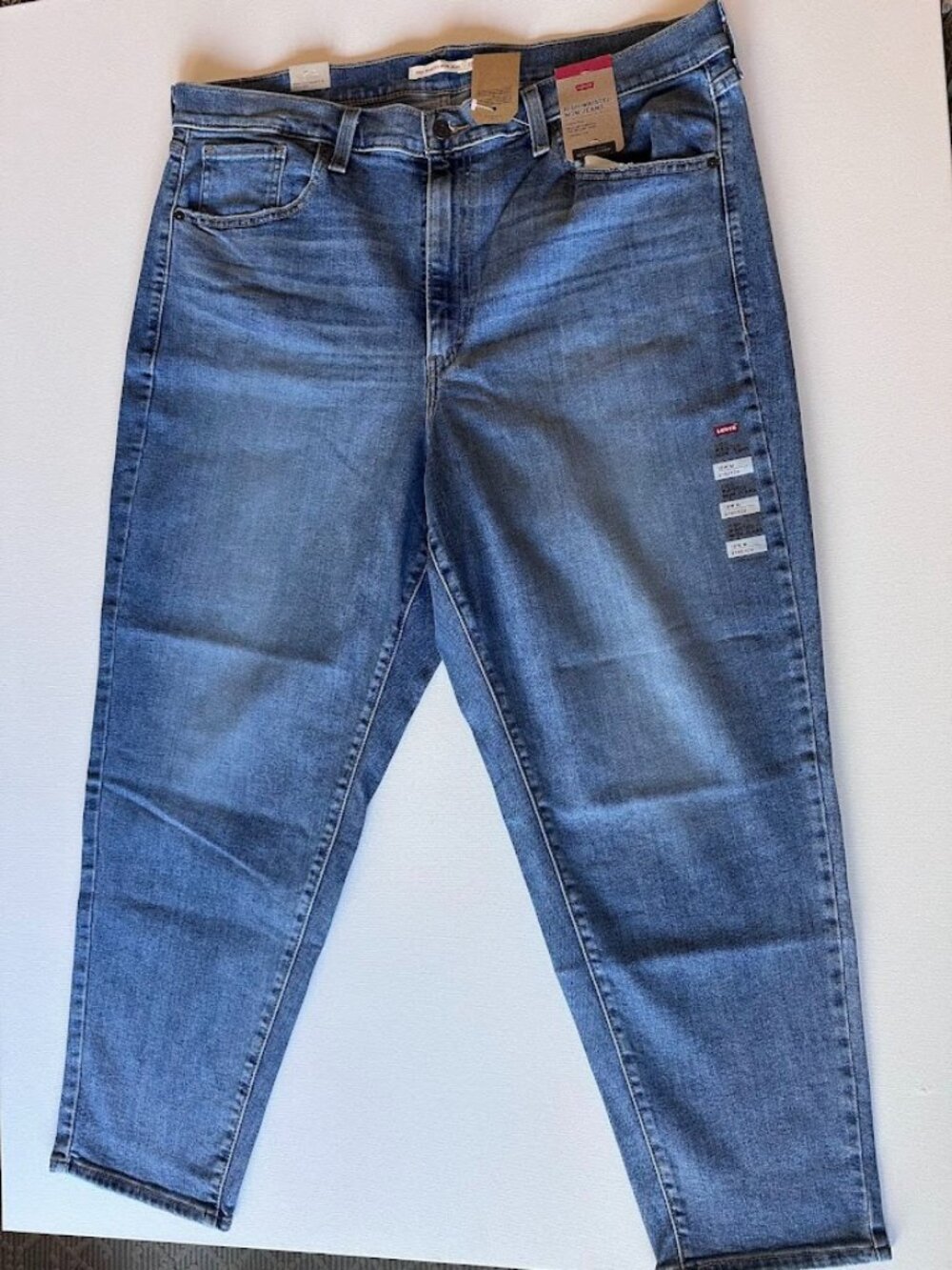 Levi's High-Waisted Mom Jeans 18W M Plus Size NWT Stretch Medium Wash Tapered